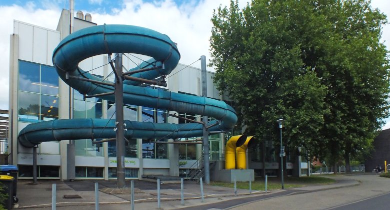 Hallenbad Jahnstraße child-3281615_1920.jpg
