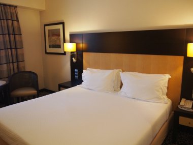 Hotelzimmer klee-3234470_1920.jpg